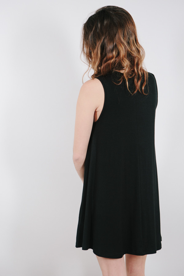 BLQ Basiq Sleeveless Shift Dress BLQ Basiq Sleeveless Shift Dress