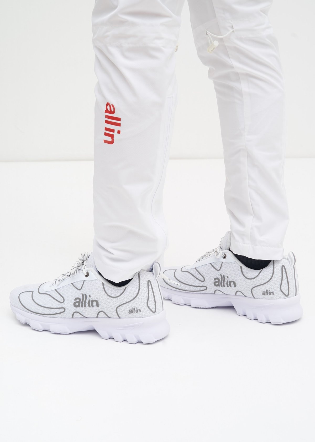 White-Reflective-Tennis-Shoes-20180818043731.jpg?1534567053