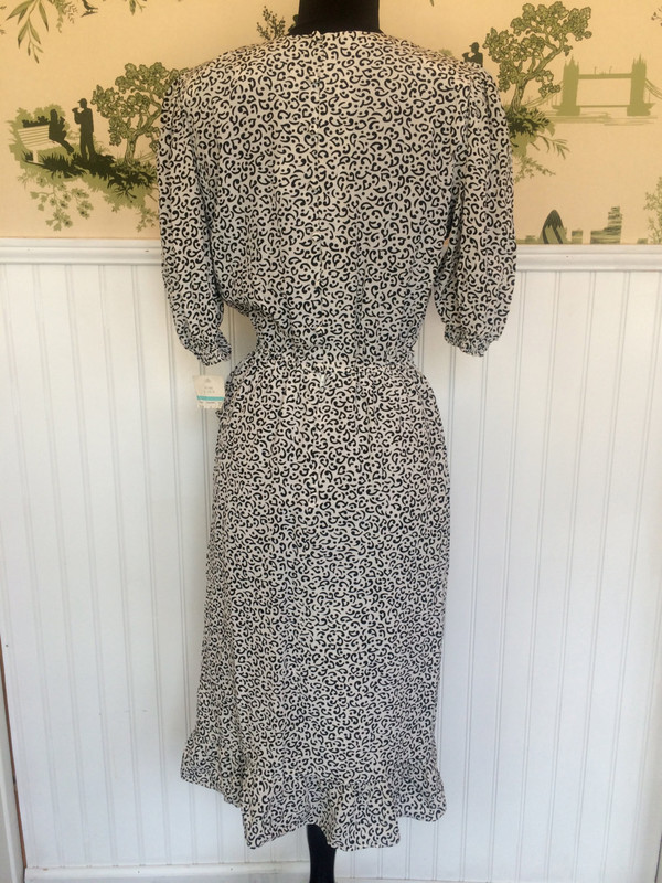 Guy Laroche Vintage Silk 80's Dress black and white pattern size small- medium Guy Laroche Vintage Silk 80's Dress black and white pattern size small- medium