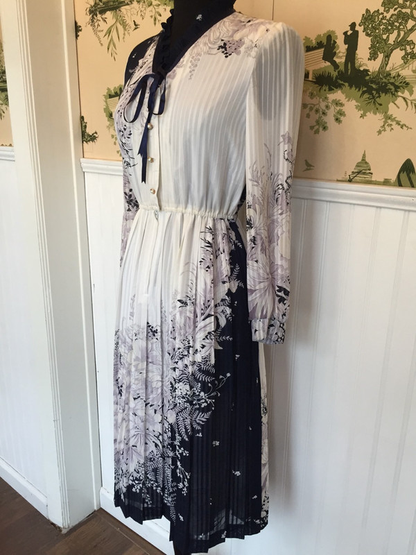 Japanese intricate floral 70's dress with tie front and pleating in size small dark navy and white Japanese intricate floral 70's dress with tie front and pleating in size small dark navy and white