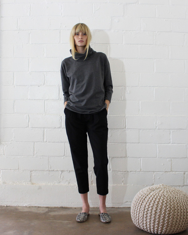 esby ST. ANN TURTLENECK - DARK GREY esby ST. ANN TURTLENECK - DARK GREY