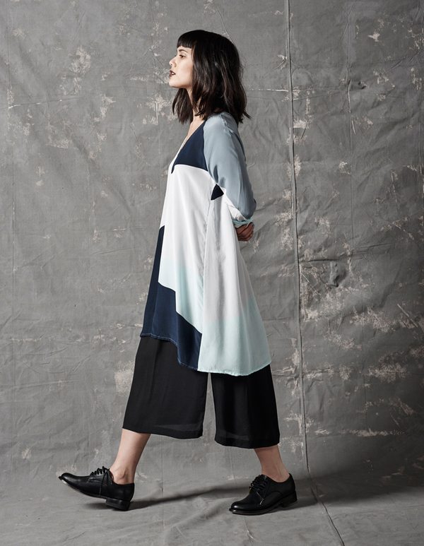 ALI GOLDEN RAGLAN DRESS - BLACK ALI GOLDEN RAGLAN DRESS - BLACK