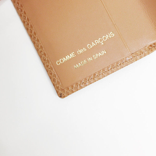 Comme des Garcons - Luxury Group Beige Card Case Comme des Garcons - Luxury Group Beige Card Case