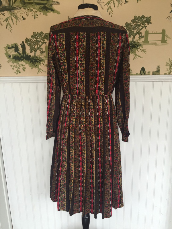 Floral paisley 80's japanese pleated vintage dress size medium Floral paisley 80's japanese pleated vintage dress size medium