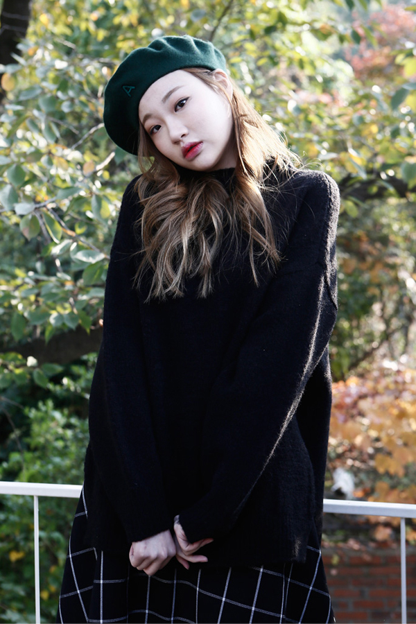 AMONG by ROCKET X LUNCH Round Oversized Knit- Black AMONG by ROCKET X LUNCH Round Oversized Knit- Black
