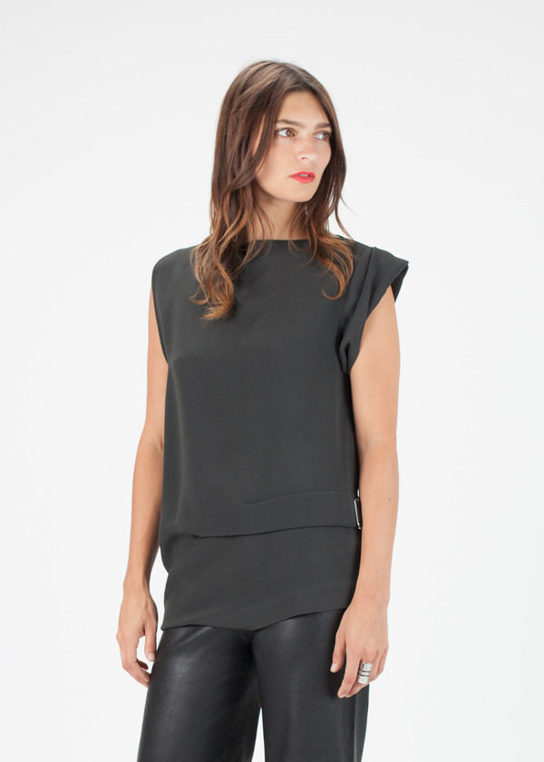 Ter et Bantine Sleeveless Belted Blouse Ter et Bantine Sleeveless Belted Blouse