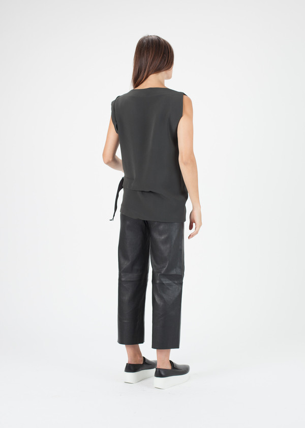 Ter et Bantine Sleeveless Belted Blouse Ter et Bantine Sleeveless Belted Blouse