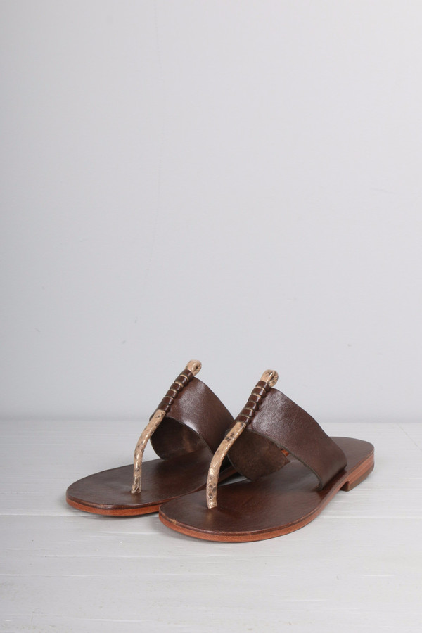 Akis Ada Brown Akis Ada Brown