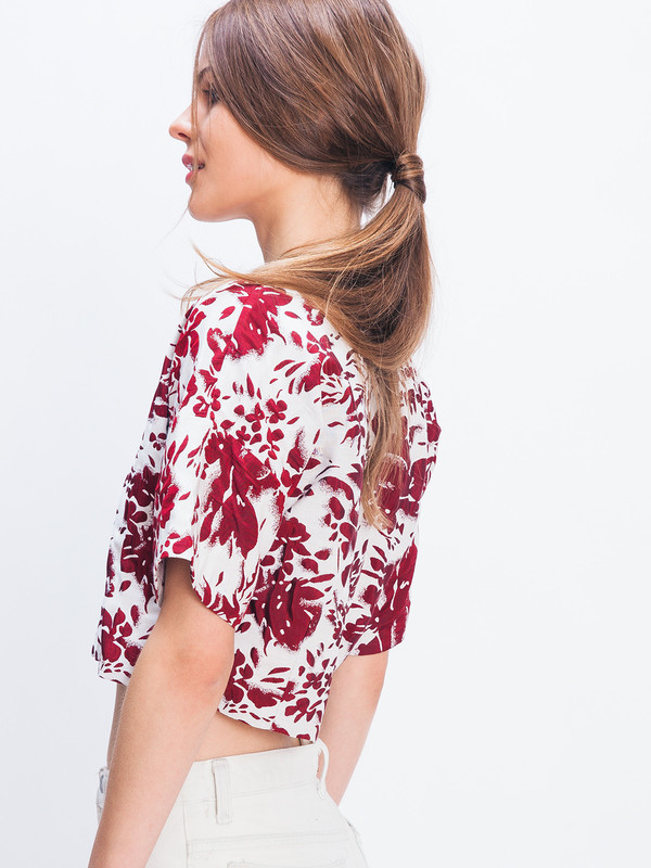 NIKKI CHASIN KIT CROP TOP NIKKI CHASIN KIT CROP TOP