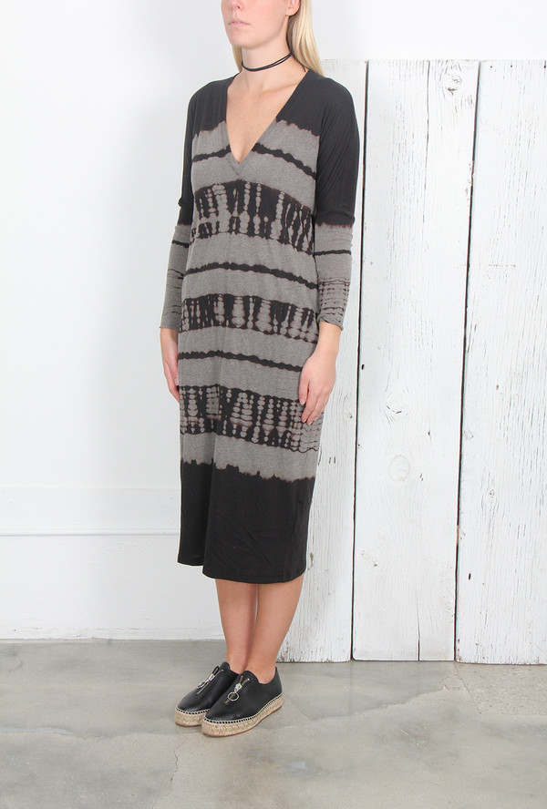 RAQUEL ALLEGRA BLACK TIE DYE JERSEY V-NECK DRESS RAQUEL ALLEGRA BLACK TIE DYE JERSEY V-NECK DRESS