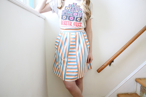 Birds of North America Grackle Skirt (Peach/Sky) Birds of North America Grackle Skirt (Peach/Sky)