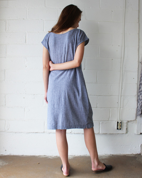 esby CAROLINE SHIFT DRESS - INDIGO CHAMBRAY esby CAROLINE SHIFT DRESS - INDIGO CHAMBRAY