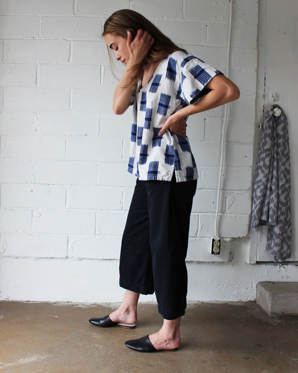 esby KARA KIMONO TOP - NAVY SQUARE IKAT esby KARA KIMONO TOP - NAVY SQUARE IKAT