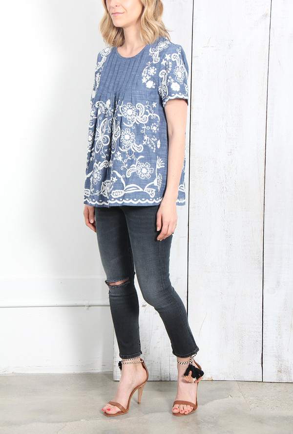 SEA CHAMBRAY HAND-STITCHED PINTUCK TEE SEA CHAMBRAY HAND-STITCHED PINTUCK TEE