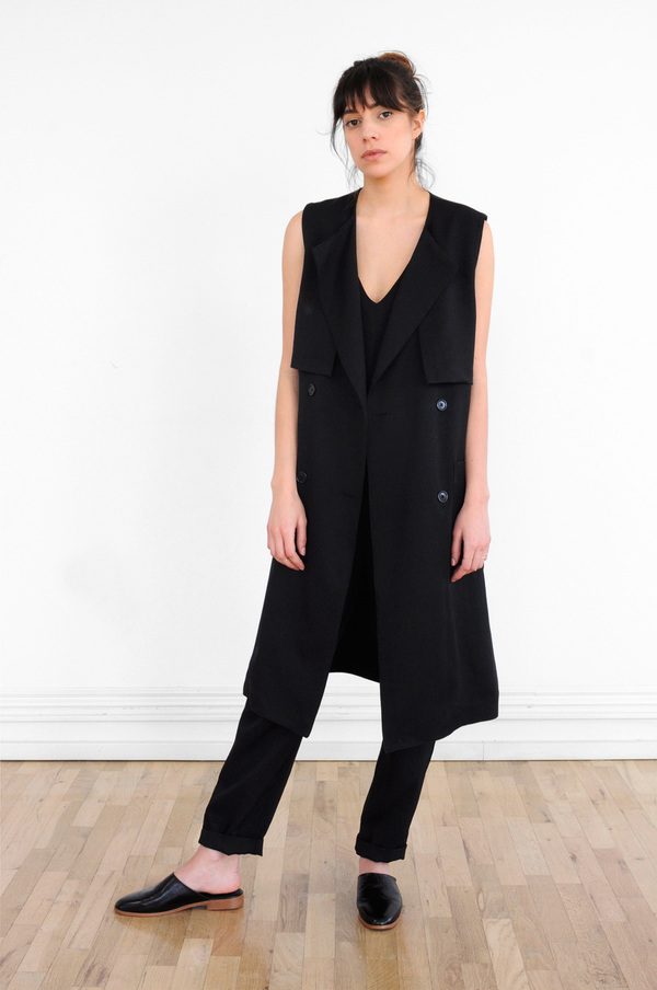 Waltz Sleeveless Trench in Black Waltz Sleeveless Trench in Black