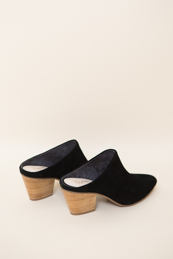 Seychelles Got the Answer Mules / Black Suede Seychelles Got the Answer Mules / Black Suede