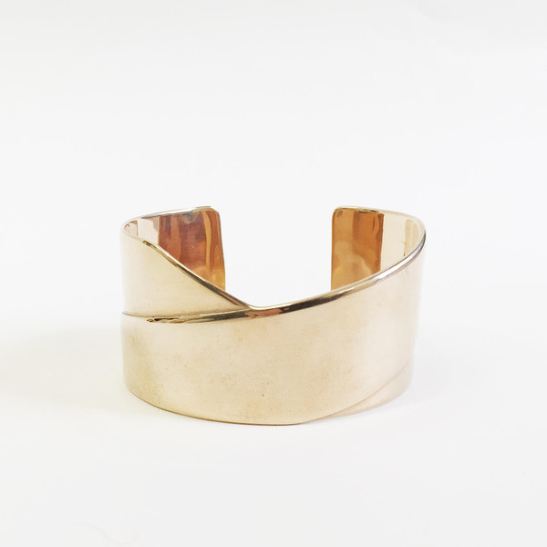 Minoux Wide Cross Front Cuff Minoux Wide Cross Front Cuff