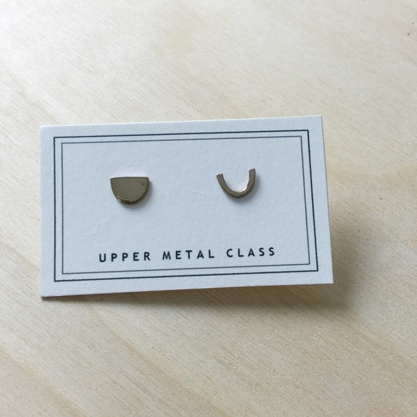 Upper Metal Class Semi Oval + Curve Earrings Upper Metal Class Semi Oval + Curve Earrings