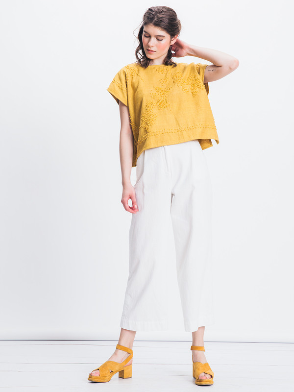 NIKKI CHASIN FRENCH KNOT PONCHO TOP NIKKI CHASIN FRENCH KNOT PONCHO TOP