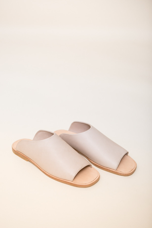 St. Agni Hina Modern Slides / Nude Leather St. Agni Hina Modern Slides / Nude Leather