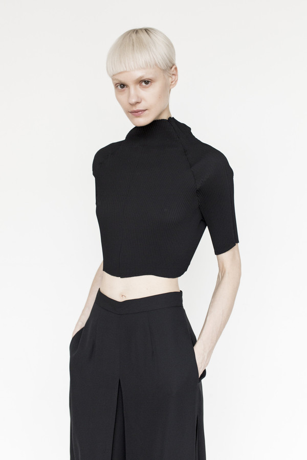 Kallmeyer Pleat Crop Mock-neck Kallmeyer Pleat Crop Mock-neck