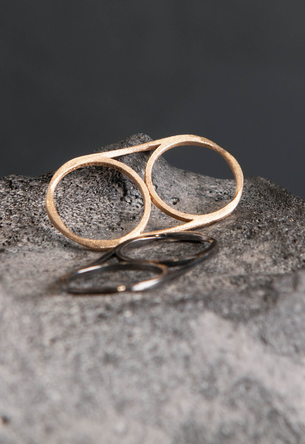 Love Rocks Double Finger Ring Gold Love Rocks Double Finger Ring Gold