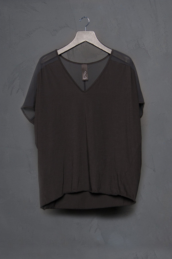 Roque Cropped V Neck Tee Roque Cropped V Neck Tee