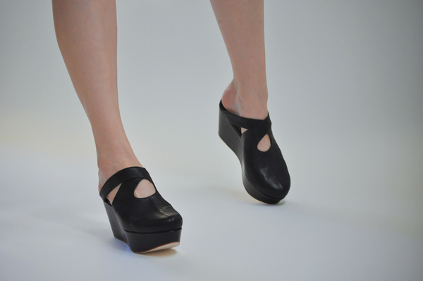 The Palatines Lemma Cross Clog - black leather The Palatines Lemma Cross Clog - black leather