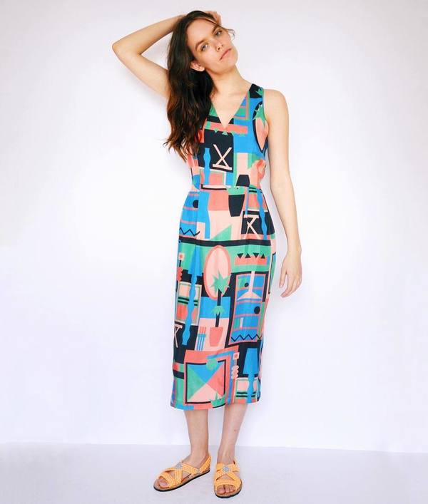 Dusen Dusen V Neck Dress in Living Room Dusen Dusen V Neck Dress in Living Room