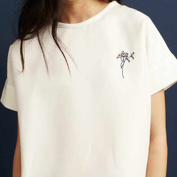 Nikki Chasin Decade Embroidered Flower Ottoman T Nikki Chasin Decade Embroidered Flower Ottoman T