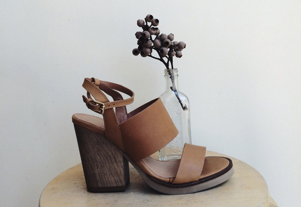 L'Intervalle Muflony Sandal (Honey Leather) L'Intervalle Muflony Sandal (Honey Leather)