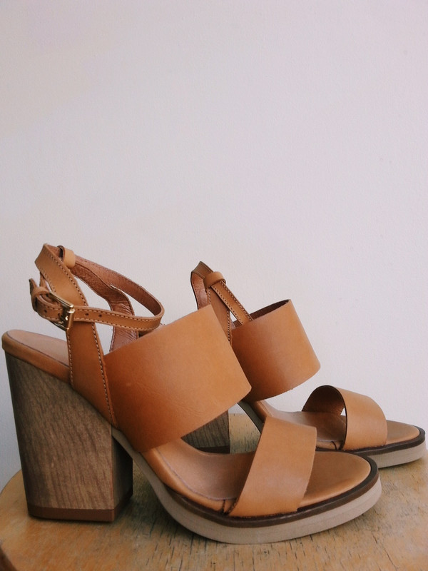 L'Intervalle Muflony Sandal (Honey Leather) L'Intervalle Muflony Sandal (Honey Leather)