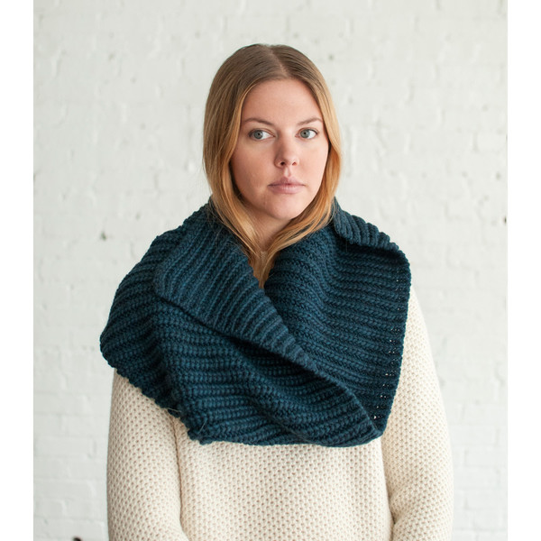 Schai Vita Snood Midnight - SOLD OUT Schai Vita Snood Midnight - SOLD OUT