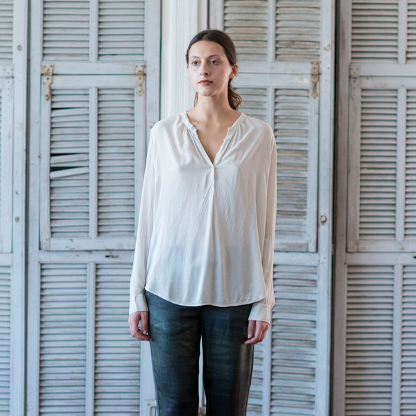 Raquel Allegra Henley Blouse Dirty White Raquel Allegra Henley Blouse Dirty White
