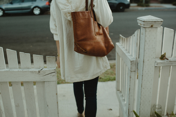 Unknown Leather Tote<br>Oiled Leather Brown<BR>UNISEX Unknown Leather Tote<br>Oiled Leather Brown<BR>UNISEX