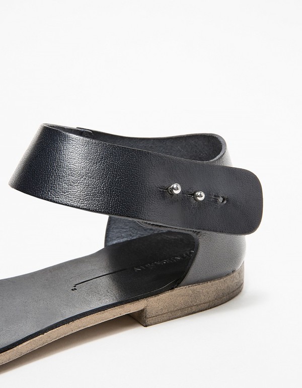 Intentionally Blank FIUME in BLACK Intentionally Blank FIUME in BLACK