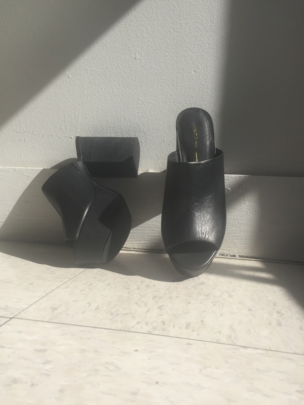 Intentionally Blank STAR BLACK LEATHER Intentionally Blank STAR BLACK LEATHER