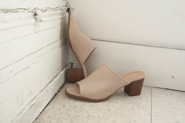 Intentionally Blank SKIPPER in NUDE Intentionally Blank SKIPPER in NUDE