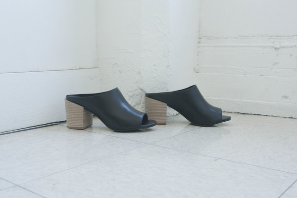 Intentionally Blank FILLY in BLACK LEATHER Intentionally Blank FILLY in BLACK LEATHER
