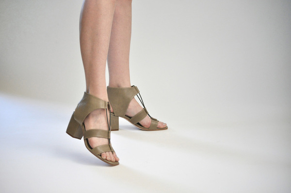 The Palatines Satis Block Heel Sandal w/thong - Olive Leather The Palatines Satis Block Heel Sandal w/thong - Olive Leather