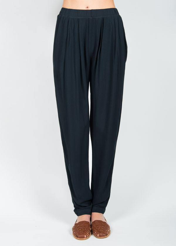 Black Crane Pleats Pant in Grey Black Black Crane Pleats Pant in Grey Black