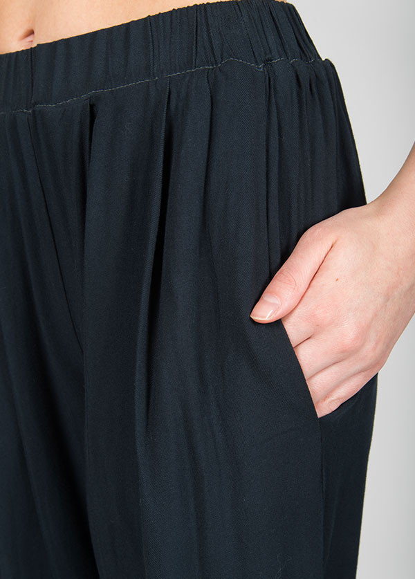 Black Crane Pleats Pant in Grey Black Black Crane Pleats Pant in Grey Black