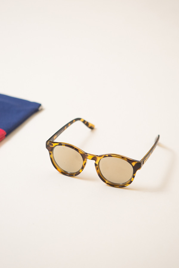 Le Specs Hey Macarena Sunglasses / Syrup Tort Le Specs Hey Macarena Sunglasses / Syrup Tort
