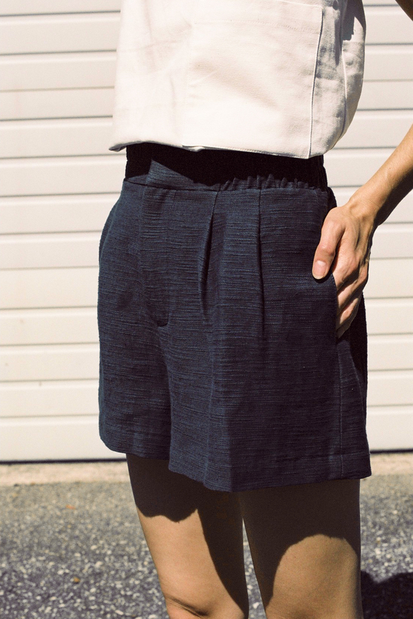 Apiece Apart Taiyana Elastic Back Short - navy Apiece Apart Taiyana Elastic Back Short - navy