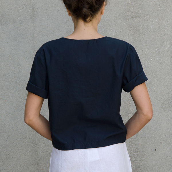 ALI GOLDEN V-NECK TOP - BLACK ALI GOLDEN V-NECK TOP - BLACK