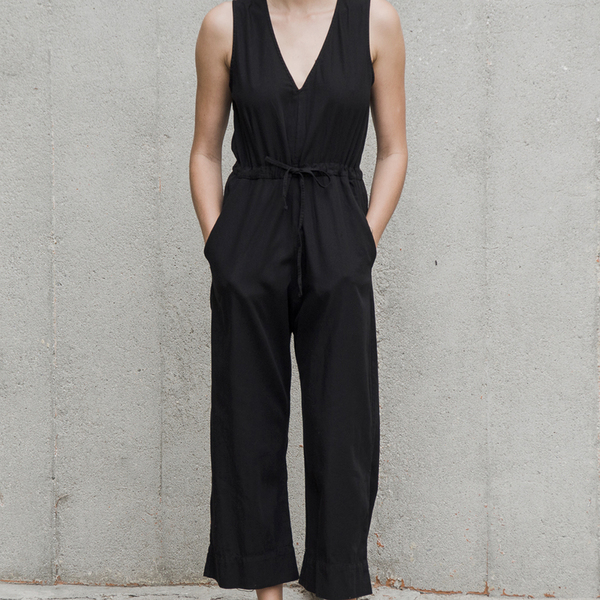 ALI GOLDEN SLIT-BACK JUMPER - DEEP NAVY ALI GOLDEN SLIT-BACK JUMPER - DEEP NAVY
