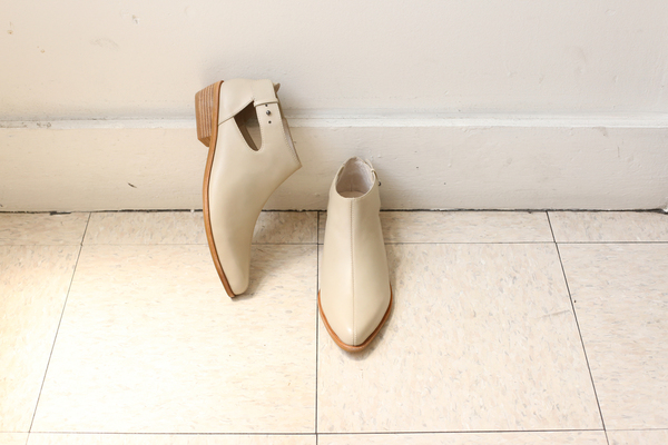 Intentionally Blank FINC BOOTIE BONE LEATHER Intentionally Blank FINC BOOTIE BONE LEATHER