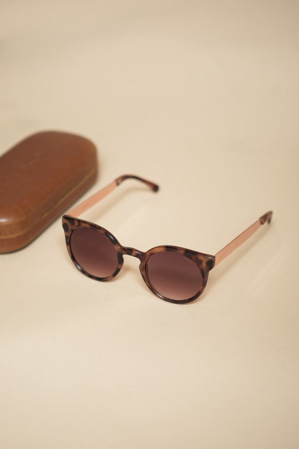 KOMONO Lulu Sunglasses / Rose Gold Metal KOMONO Lulu Sunglasses / Rose Gold Metal
