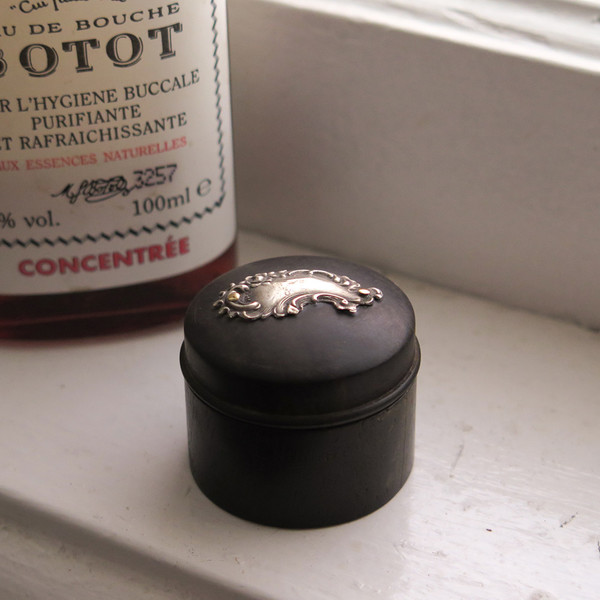 Erica Tanov ebony pill box Erica Tanov ebony pill box