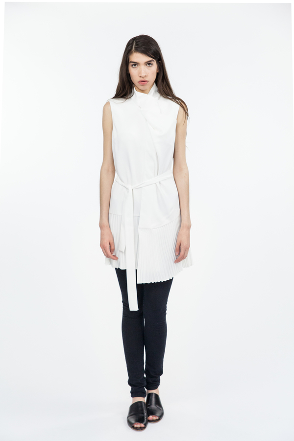 TY-LR The Sculptured Top - White TY-LR The Sculptured Top - White